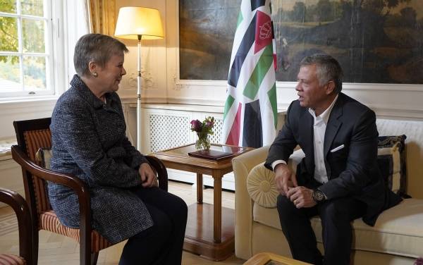 الملك يشارك في اجتماعات العقبة