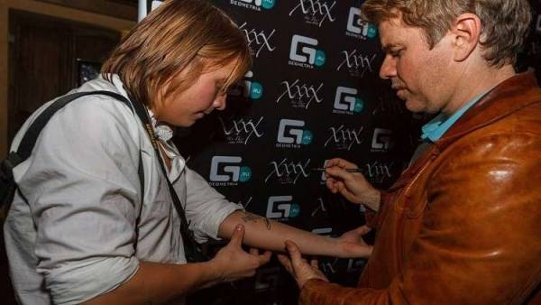 طالب جامعي يعرض جلده للبيع!