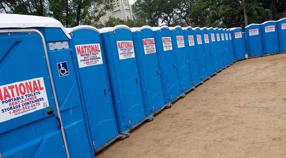 ألمانيا.. السجن لموظفين سرقا 100 مرحاض متنقّل