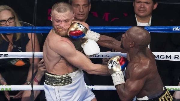 أسطورة الملاكمة الأمريكي المعتزل فلويد مايويذر يعود مجددا بنزال في اليابان