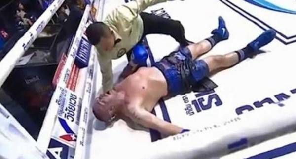 بالفيديو .. لحظة مقتل ملاكماً إيطالياً بضربة قاضية أمام الآلاف