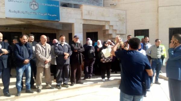 موظفو تربية الجامعة يحتجون لليوم الثاني على التوالي ويطالبون النقابة بالتحرك الفوري  صور