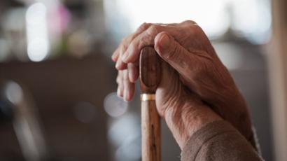 متقاعد يطالب المحكمة بإلغاء 20 عاما من عمره !!