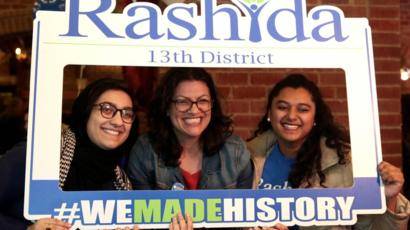 كيف احتفى الفلسطينيون بفوز رشيدة طليب بعضوية الكونغرس؟