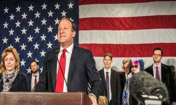 انتخاب أول حاكم شاذ في أمريكا في ولاية محافظة جداً