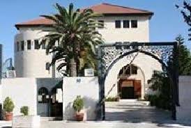 أهالي موظفات تربية الجامعة يعتصمون عند الوزراء