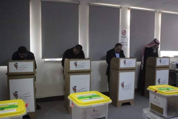 بالصور .انتخابات الغرف الصناعية وتفاصيلها  ونسبتها لغاية  الساعة الواحدة والنصف ظهراً