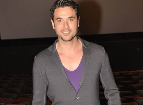 شاهد بالصورة .. وسامة أحمد عز في خطر