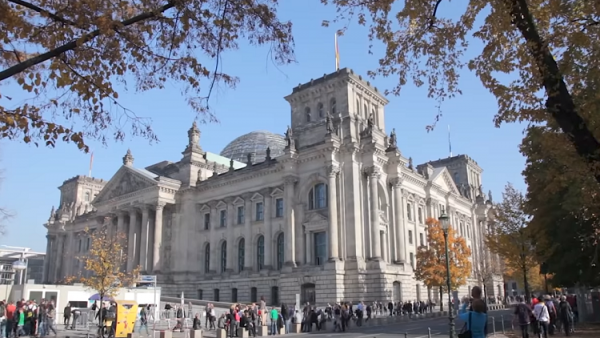 دراسة: 8 من الألمان يفضلون العيش تحت حكم ديكتاتوري