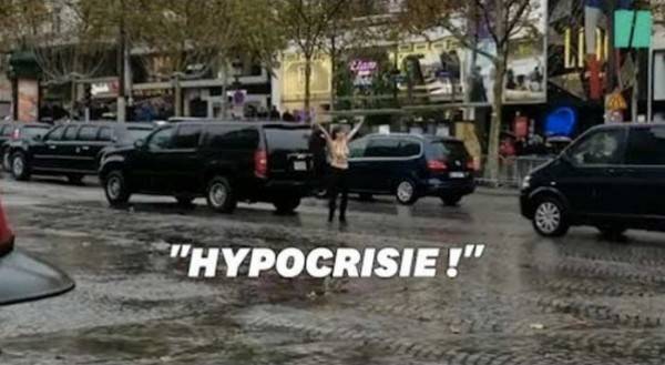 متظاهرة عارية  تعترض موكب ترامب في فرنسا .. صور