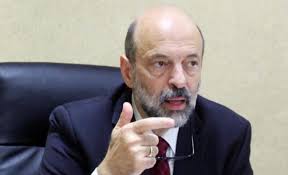 الرزاز يدعو الأردنيين للتشمير عن سواعدهم