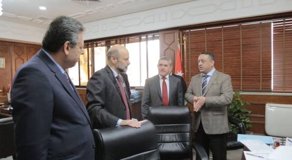 الرزّاز يحيل (30) مخالفة جديدة في البلديات إلى مكافحة الفساد