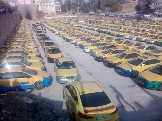 الاصفر يجدد اعتصامه أمام النواب  صور وفيديو