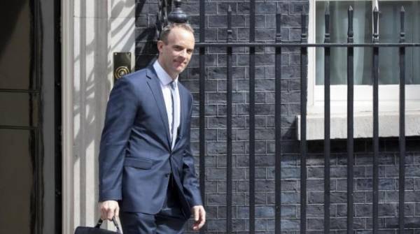 استقالة وزير بريكست من حكومة تيريزا ماي !!