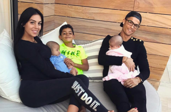 أخيرا.. رونالدو وجورجينا إلى القفص الذهبي