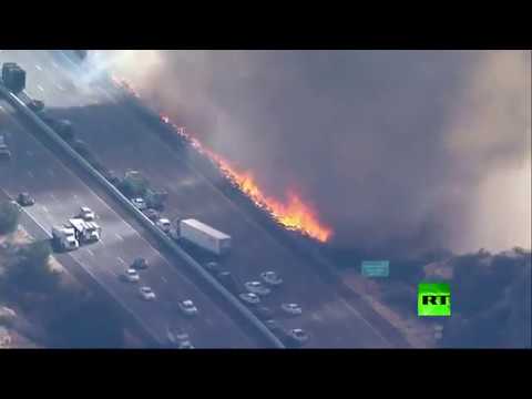 لقطات تحبس الأنفاس..جحيم كاليفورنيا يطال الطرق السريعة! (فيديوهات)