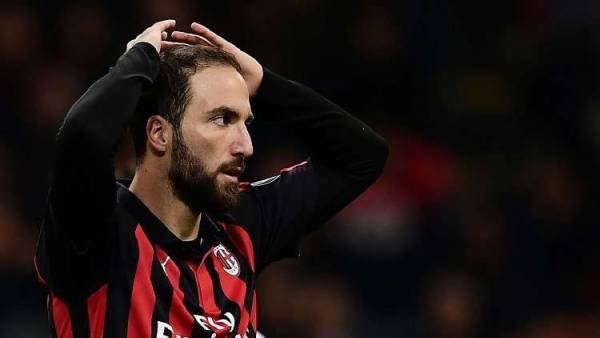 هيغواين ينال جائزة الخنزير الذهبي (صورة)