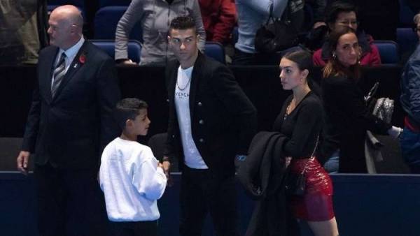 رونالدو ينفق 31 ألف يورو في سهرة واحدة مع صديقته!