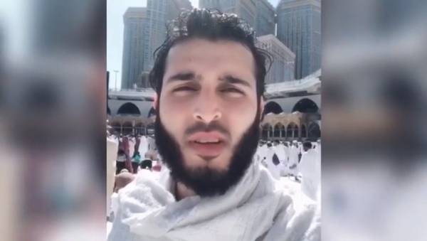 بالفيديو .. ناشط سعودي يؤدي مناسك العمر عن الشيخ اسيد اللوزي