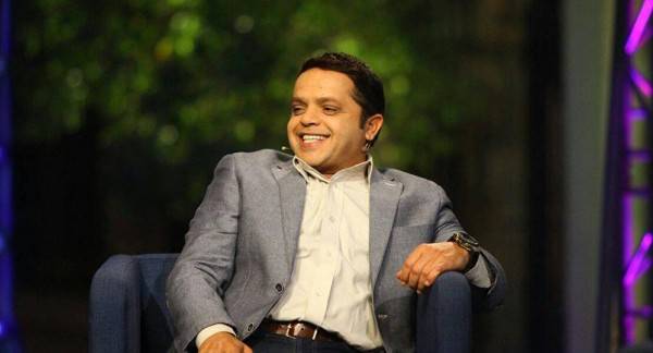 صورة نادرة لزوجة محمد هنيدي بعيد زواجهما