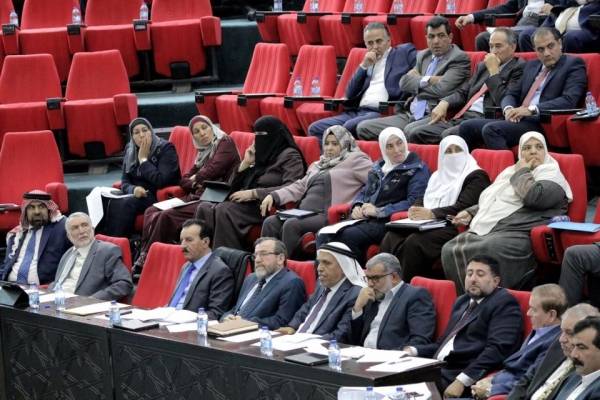 (100) دينار غرامة للشخص الطبيعي و (1000) دينار للشركات المساهمة