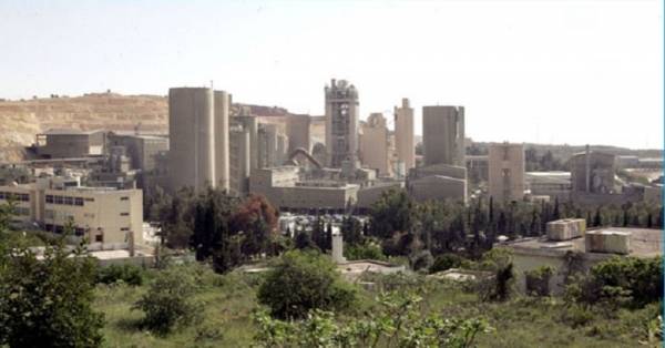 بيان صادر عن اللجنة الشعبية للدفاع عن أراضي الفحيص المقام عليها مصنع الإسمنت