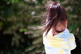 باع طفلته بمزاد على فيسبوك.. والشركة تدخلت بعد فوات الأوان