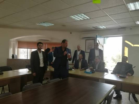 مجلس بلدي الزرقاء يعلق جلساته .. اعتداءات وتشابك بالأيدي وتطاير للفناجين والكاسات