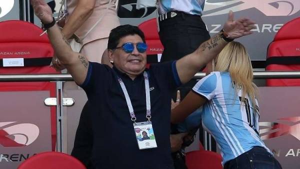 مارادونا قريب من ضم أسرع رجل في العالم إلى فريقه