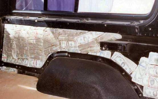 سيارة محشوة بـ 1.2 مليون دولار لشقيق أخطر بارون مخدرات