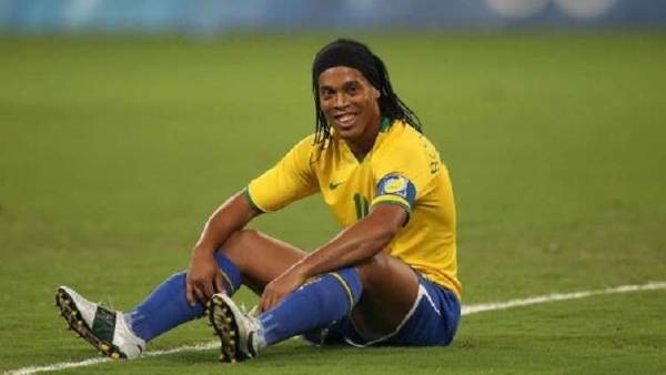 السلطات البرازيلية تداهم منزل رونالدينيو