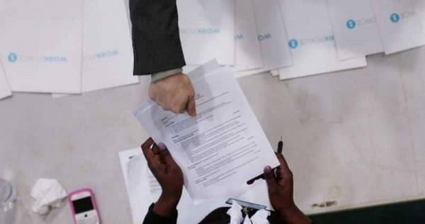 اليونان.. السجن 10 سنوات بسبب كذبة صغيرة في السيرة الذاتية