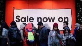 ما هي حكاية يوم الجمعة السوداء الذي ينتظره المستهلكون كل عام؟