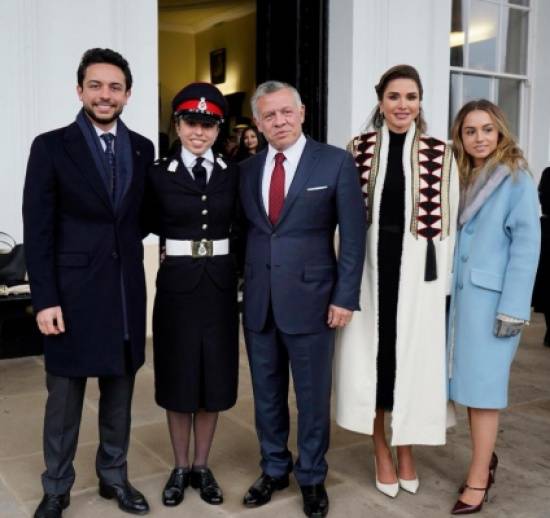 بالصور: الملك والملكة يحضران تخريج الأميرة سلمى من دورة عسكرية في ساندهيرست