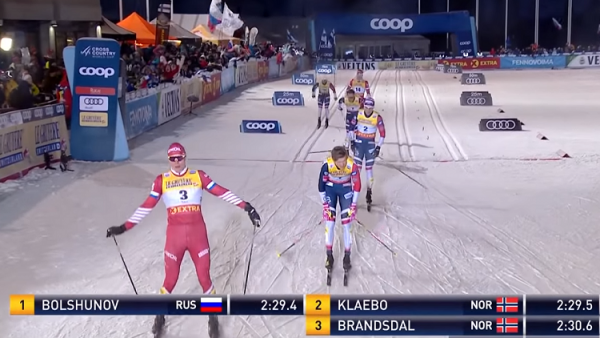 بالفيديو.. متزلج احتفل بالفوز مبكرا فدفع الثمن غاليا