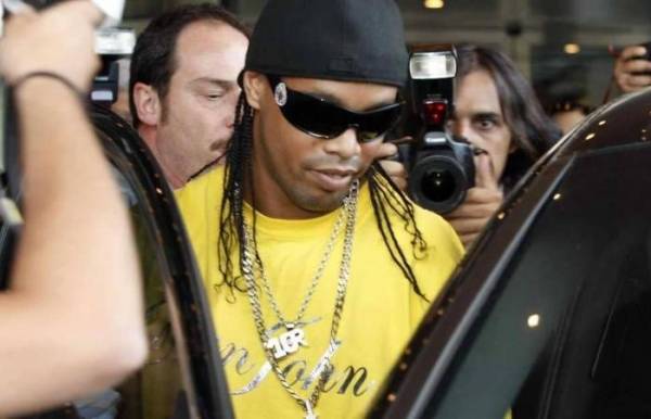 مصادرة ممتلكات لرونالدينيو بسبب ديون مليونية