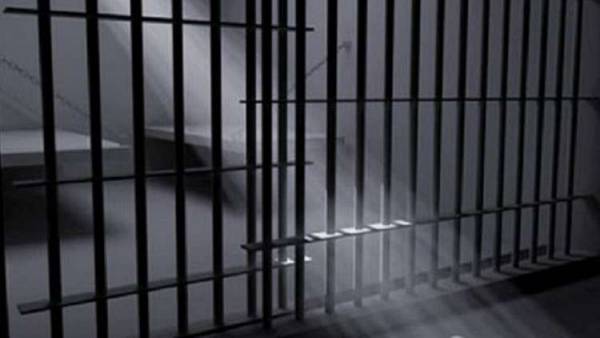 حبس مستشار سابق لترامب بعد إدانته في قضية التدخل الروسي بالانتخابات