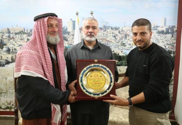 هنية يكرم قيادة القسام في خانيونس على عملها البطولي