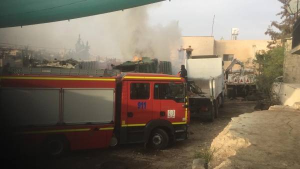 تسيب وأهمال يتسببان بحريق كراج وضاغطات بلدية الزرقاء