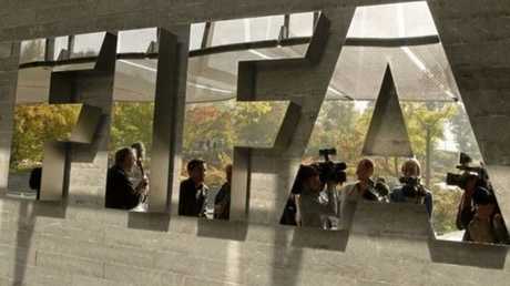 الفيفا يفرض قيودا على صفقات الإعارة بين الأندية