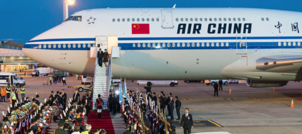 عزف التحية للرئيس الصيني، والفرقة تكتشف أنه شخص آخر (فيديو)