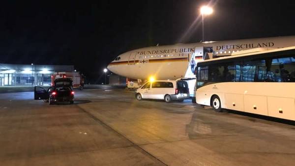 بالصور.. هكذا أكملت ميركل طريقها إلى قمة العشرين بعد تعطل طائرتها