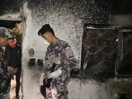 حريق يتسبب بوفاة سيدة وإصابة طفلها في اربد (صور)