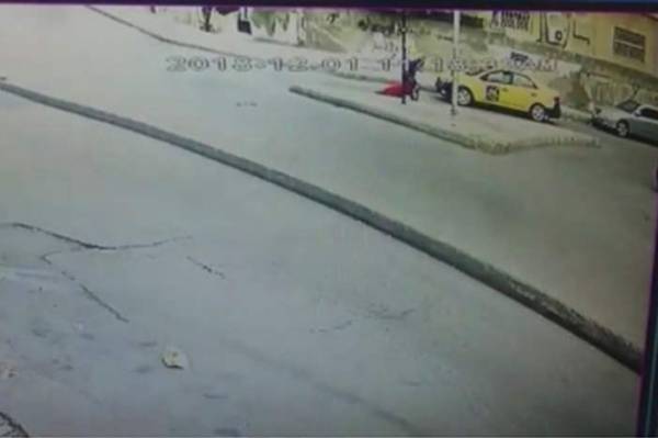 الأمن العام يوضح حقيقة فيديو اختطاف سائق تاكسي لسيدة في عمان (فيديو)