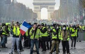 السترات الصفراء تقرب فرنسا من قرار 2015