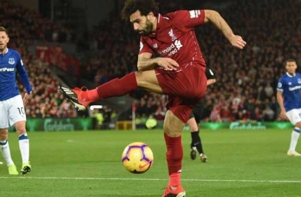 مشهد صلاح المحرج أمام إيفرتون.. وسر الابتسامة الهادئة