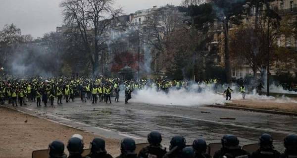 ماكرون يغير تكتيكاته.. ويأمر بـالقبضة الحديدية