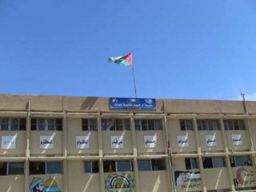 أولياء مدرسة المنسف يحتجون على وضعها المتردي