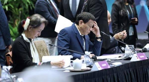 هل قال الرئيس الفلبيني مازحا إنه مدمن مخدرات؟