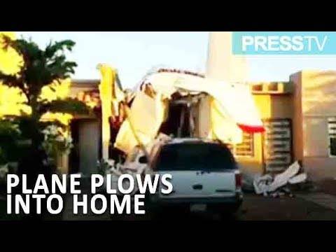 سقوط مدو لطائرة وسط المنازل.. وفيديو يرصد الكارثة المروعة